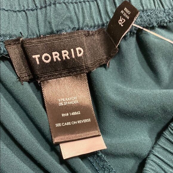 Torrid Deep‎ Teal Stretch Challis Wide Leg Cargo Pants | Size 2R (2X) | NWT - Picture 2 of 13